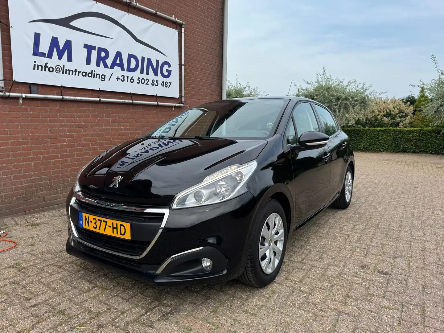 Peugeot 208 1.2 PureTech Blue Lease Executive STOELVERWARMING Zwart - 2