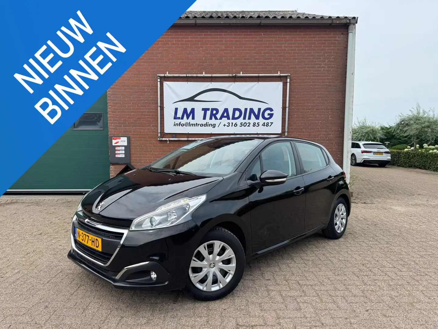 Peugeot 208 1.2 PureTech Blue Lease Executive STOELVERWARMING Zwart - 1