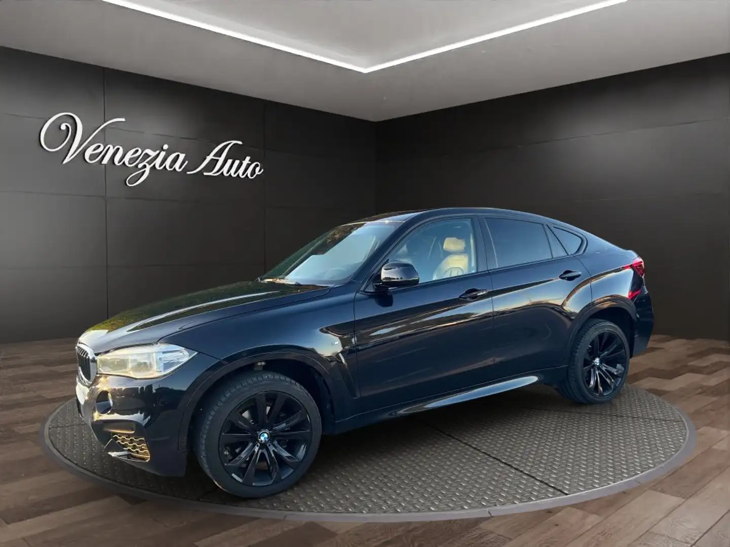 BMW X6 X6 xDrive30d 258CV Msport Zwart - 1