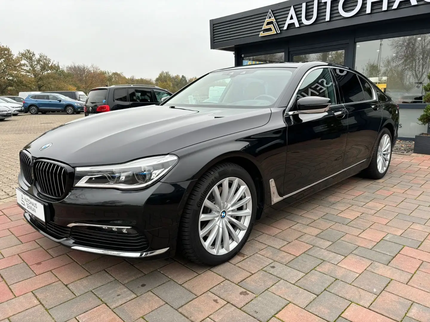 BMW 740 i*DISIPLAY-KEY*HARMAN-KARDON*STANDHEIZUNG* Czarny - 2