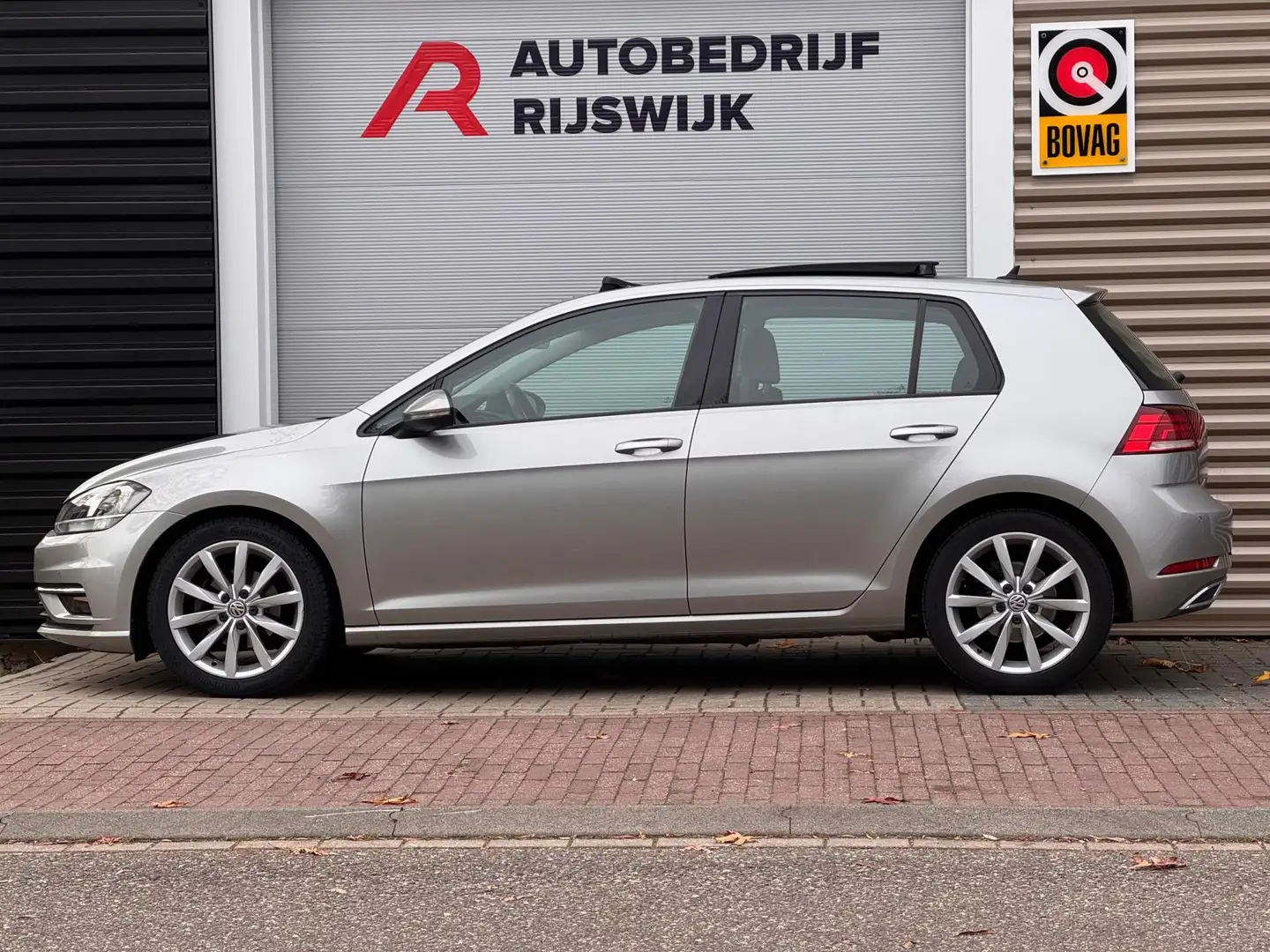 Volkswagen Golf 1.0 TSI Highline Business Pano/AppleCarPlay Gris - 2