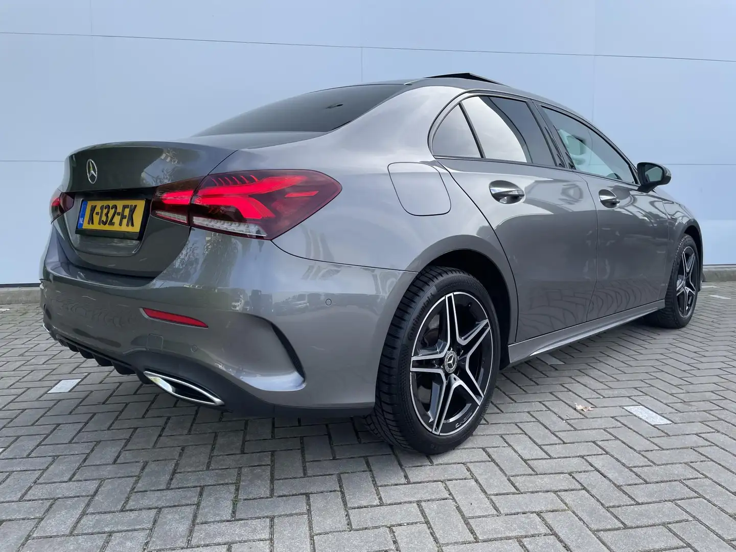 Mercedes-Benz A 250 e Business Solution AMG | Panoramadak | Grijs - 2