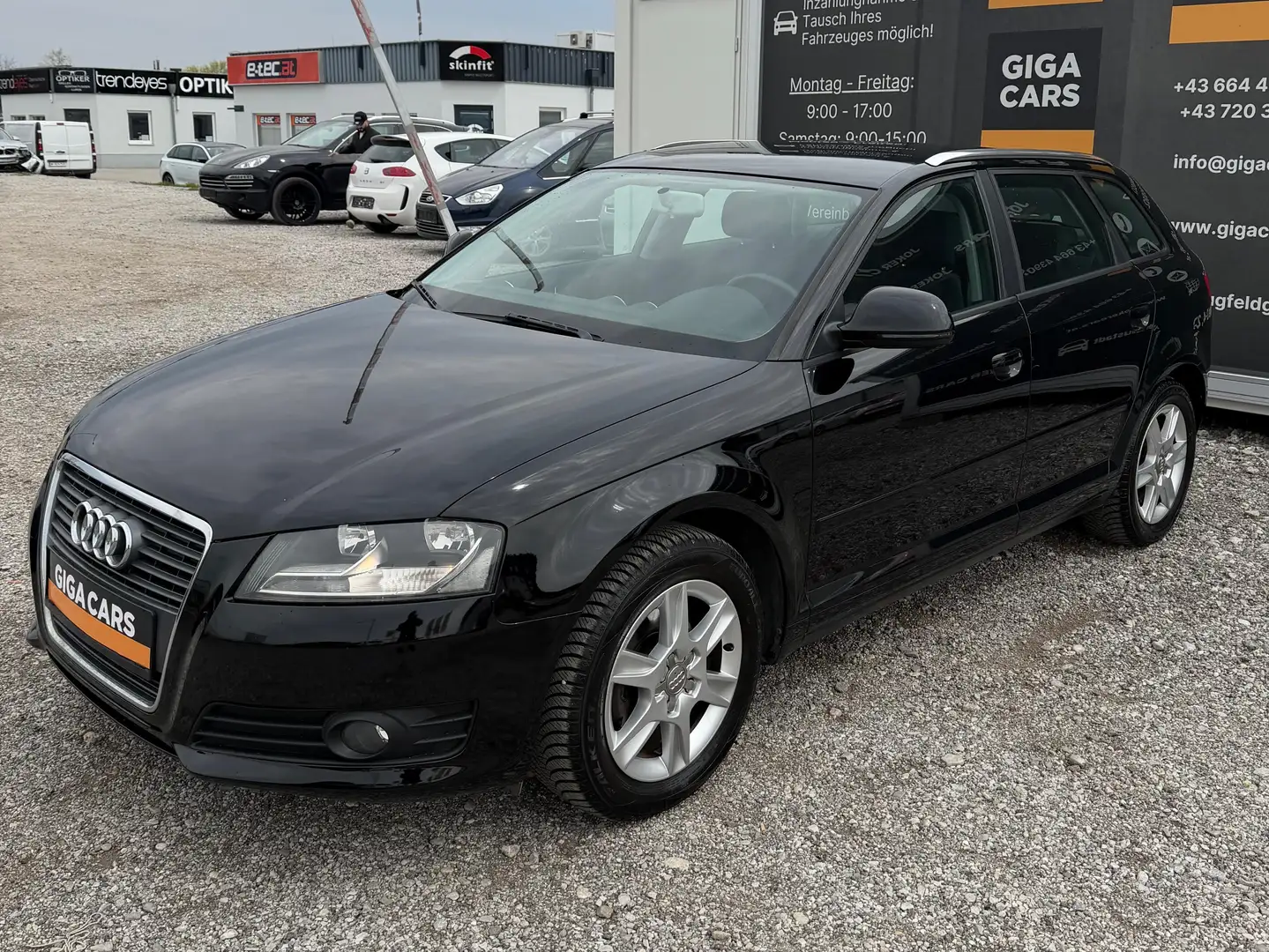 Audi A3 1.6 Attraction Schwarz - 1