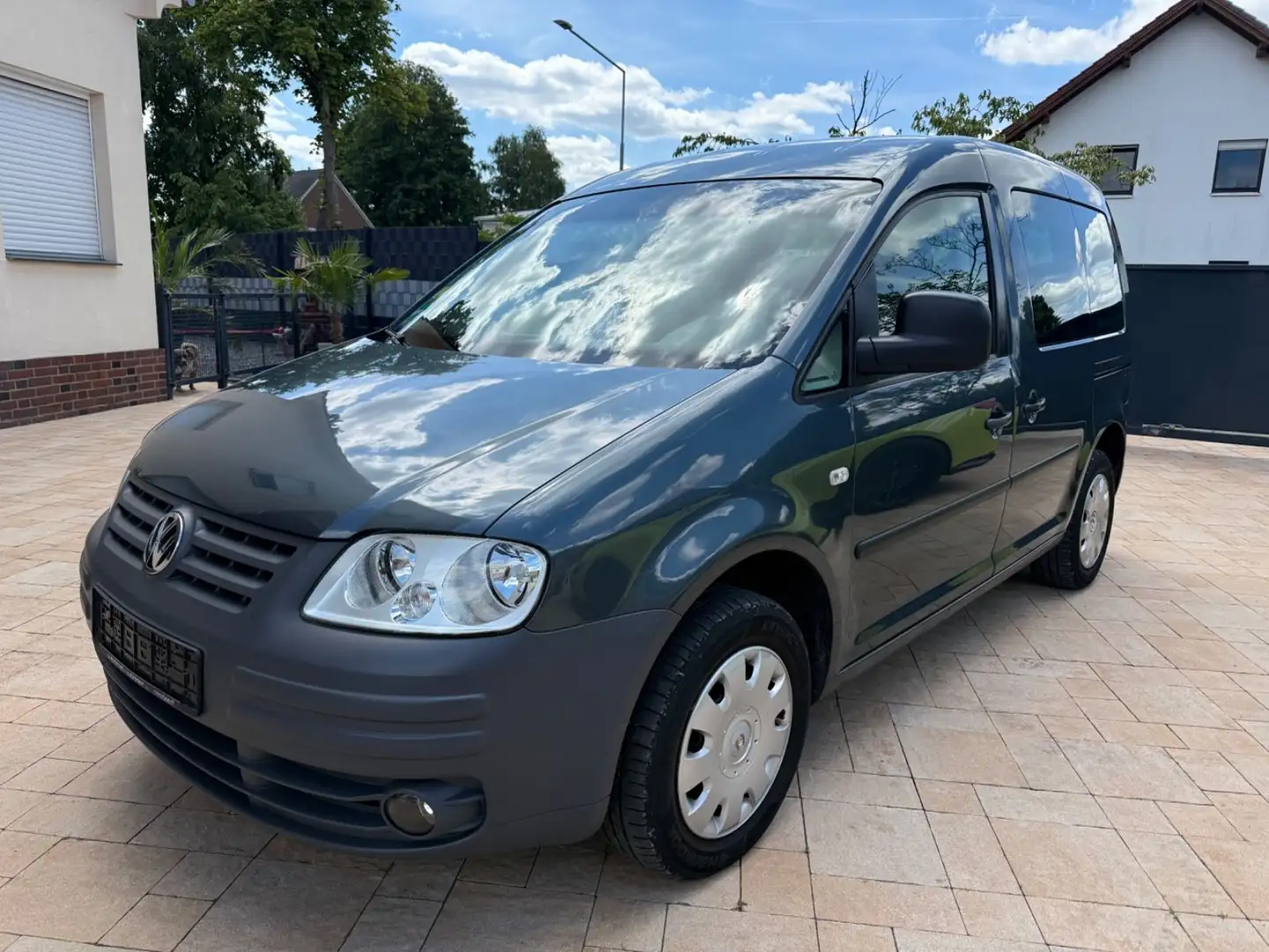 Volkswagen Caddy 1.6 Life+Klima+7 Sitze+1.Hand+ Grau - 1