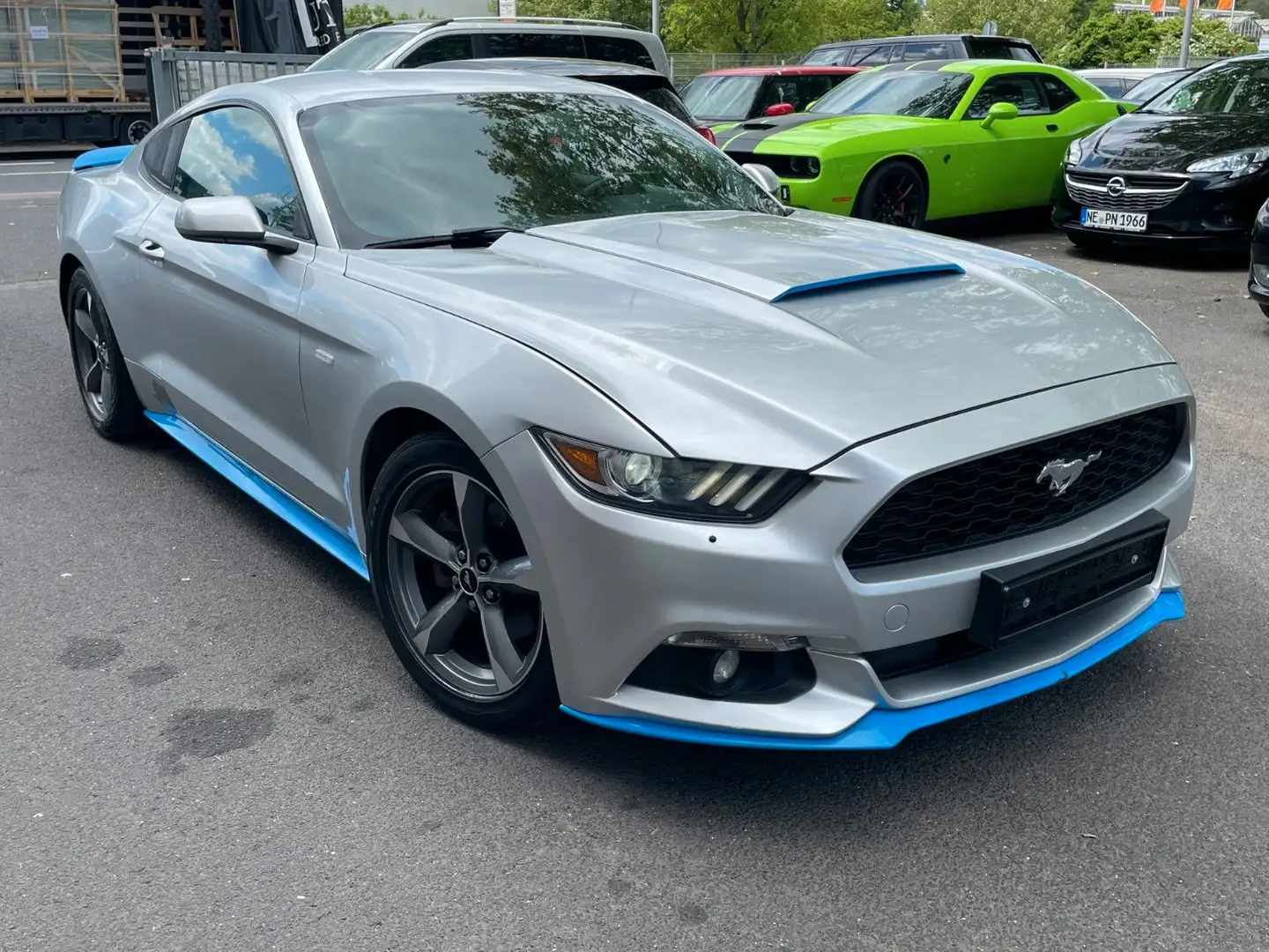 Ford Mustang Gris - 1