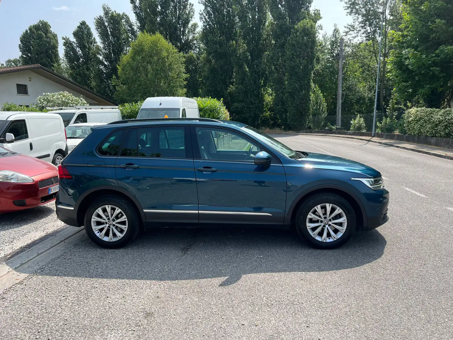 Volkswagen Tiguan 2.0 TDI 150 CV SCR DSG 4MOTION Elegance Verde - 2