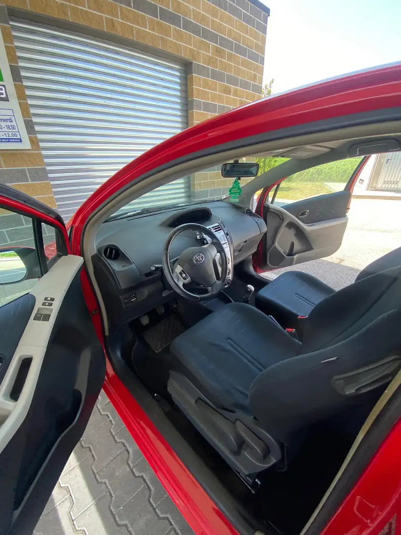 Toyota Yaris Yaris II 2005 3p 1.0 Sol Rosso - 2