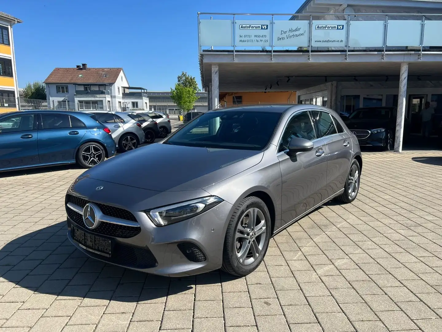 Mercedes-Benz A 200 *MBUX*Ambi*Navi Premium*Multibeam*RCAM Grijs - 1
