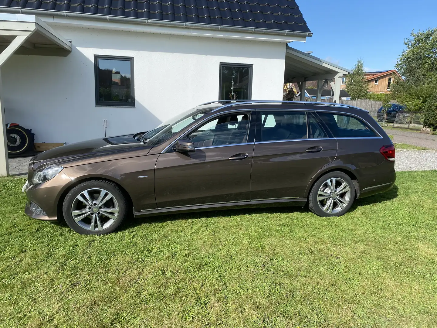 Mercedes-Benz E 200 T BlueTEC Edition E Braun - 2
