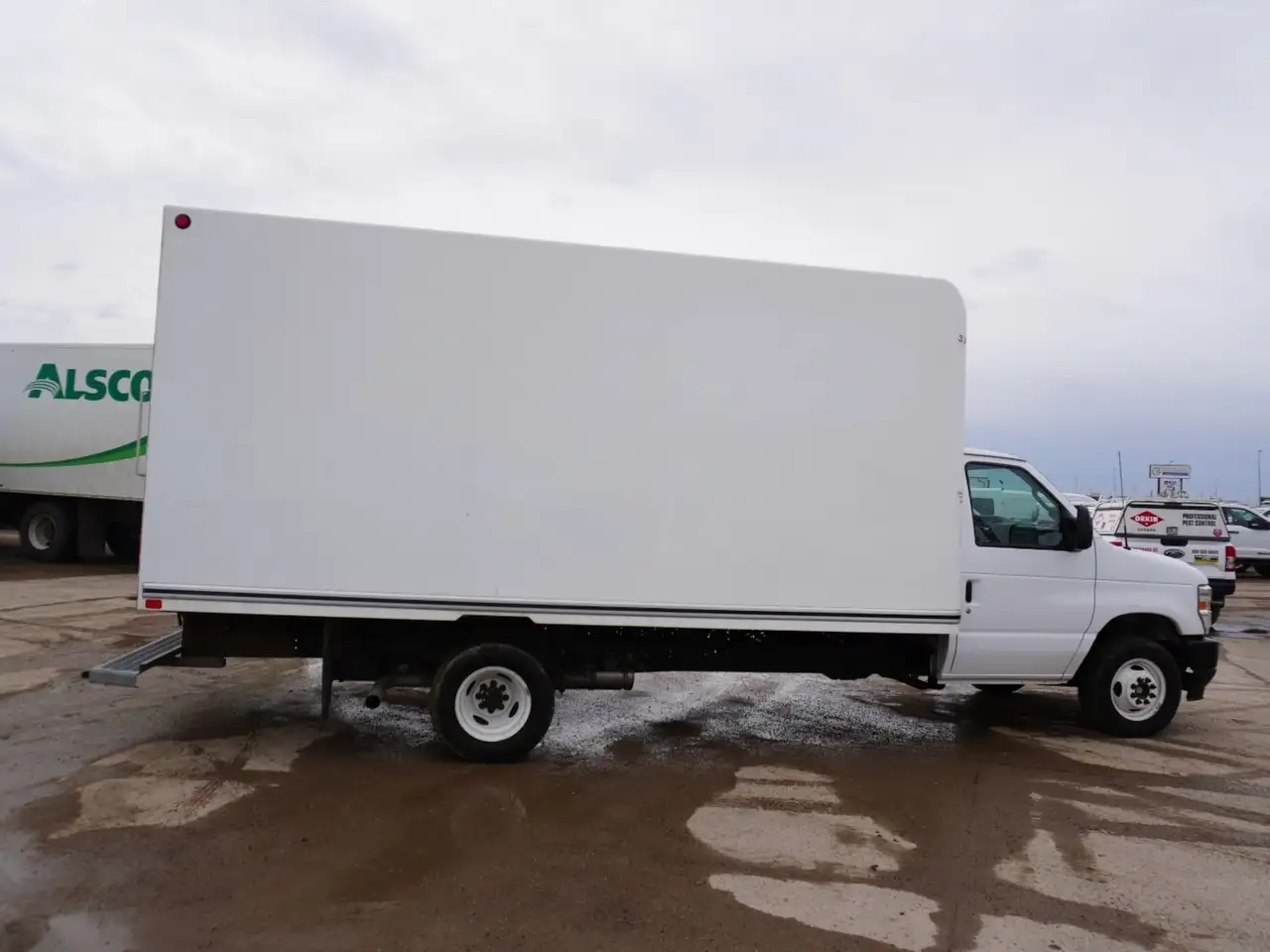 Ford E-Series Cutaway снимка Ford E-Series Cutaway