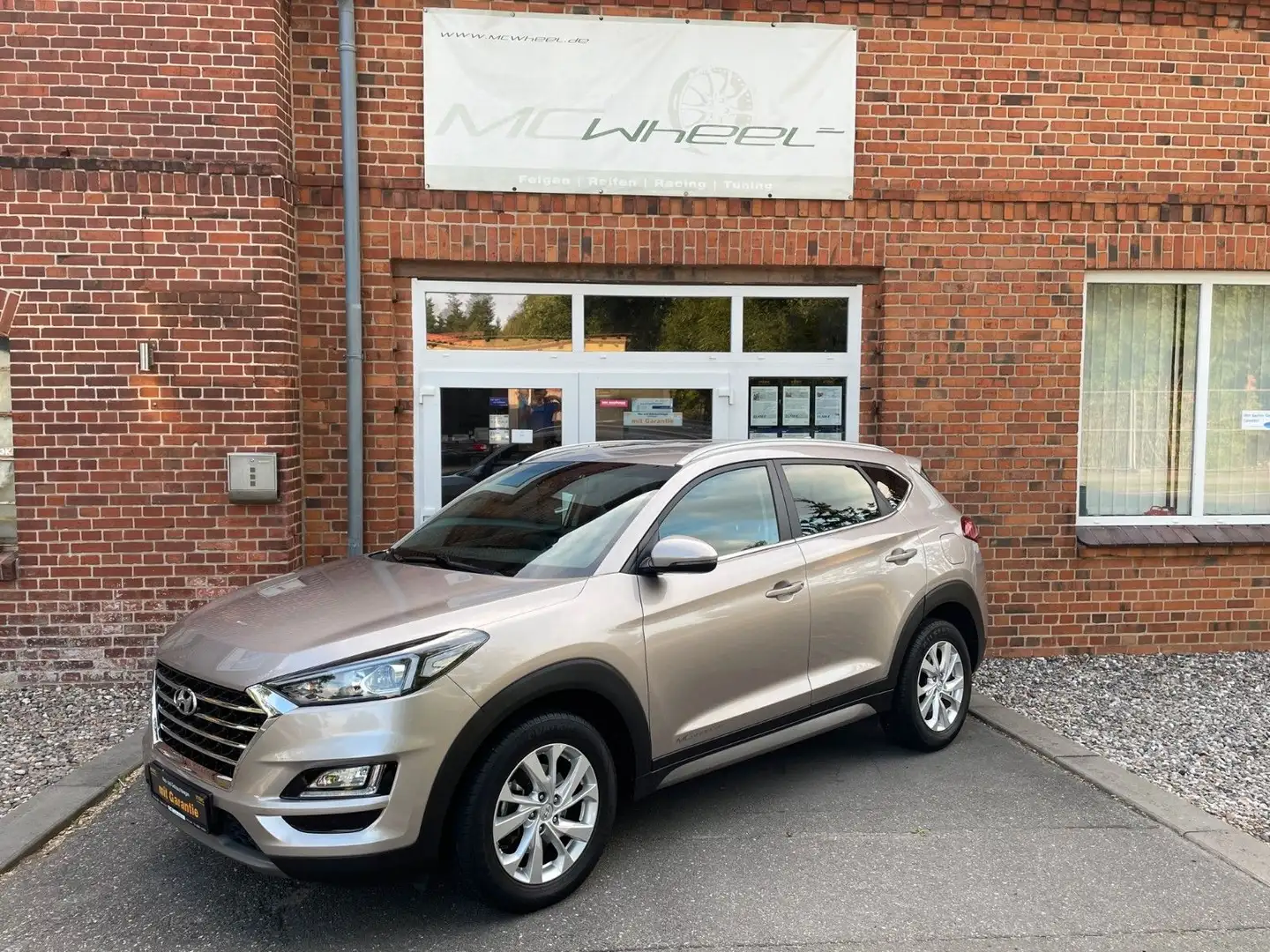 Hyundai TUCSON 1.6 T-GDI Style DCT ACC+NAVI+Kamera+GJR Beige - 1