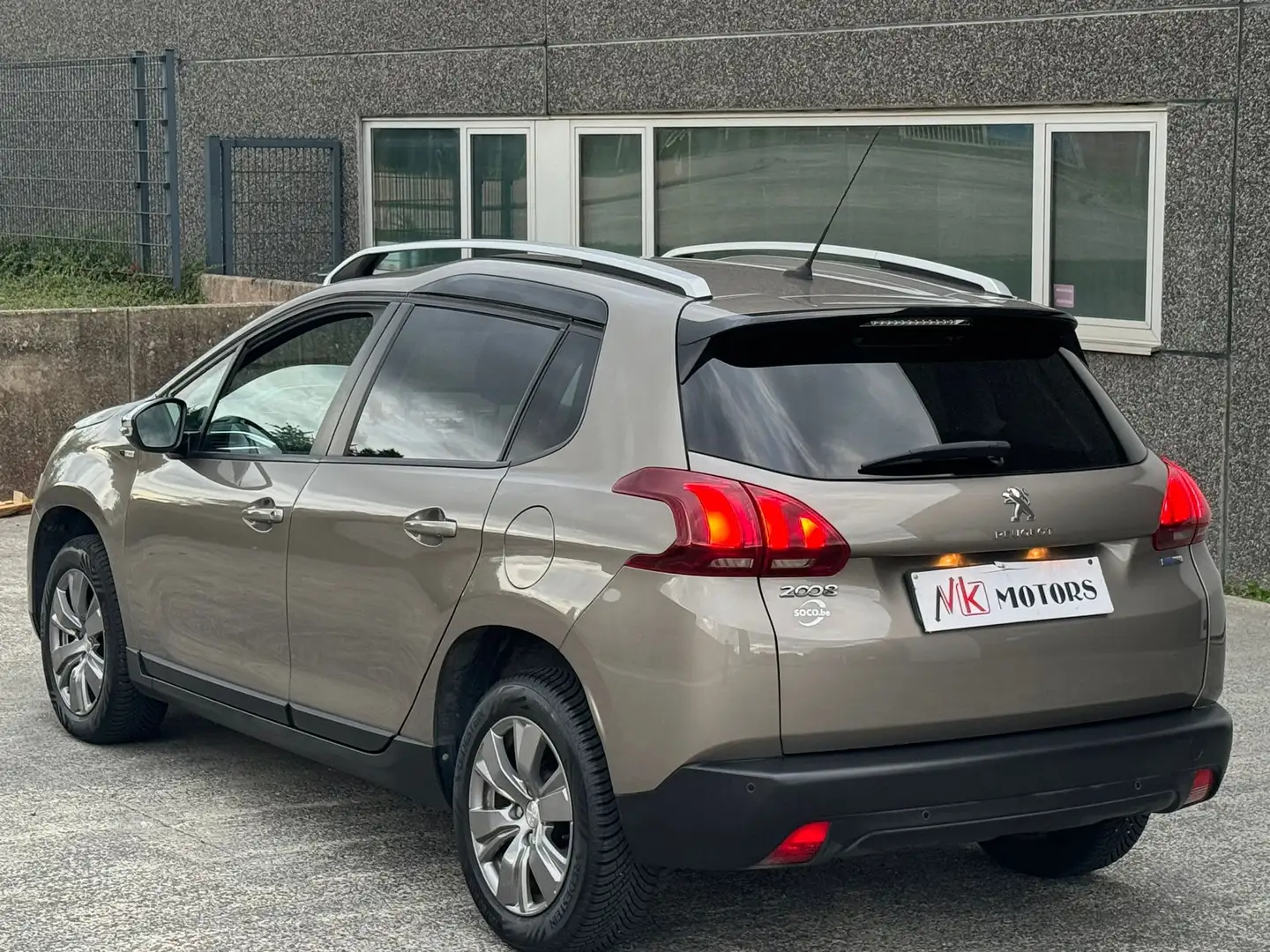 Peugeot 2008 1.2i ESSENCE GARANTIE 12MOIS FACE LIFT EURO6B Gris - 2