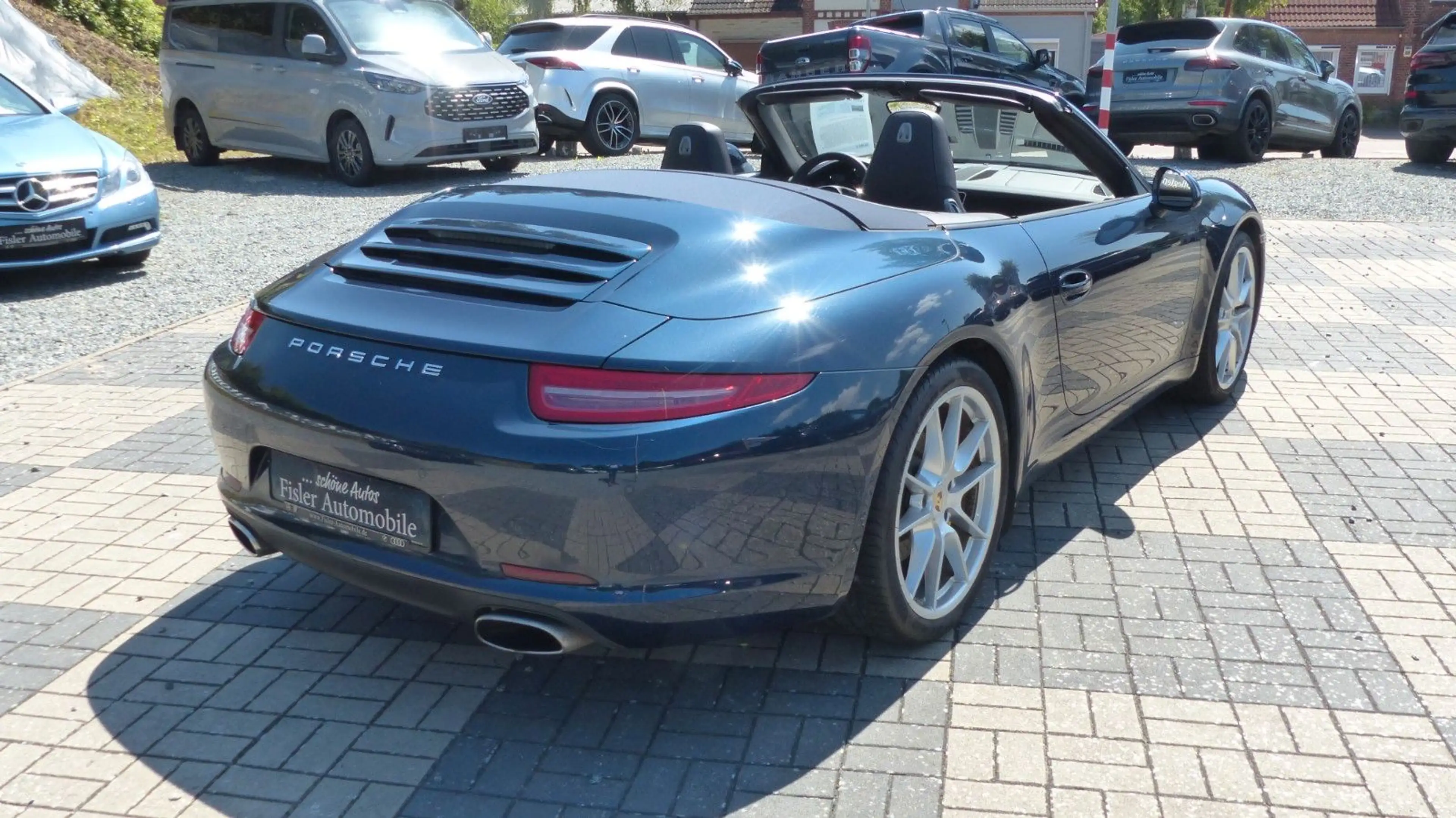 Porsche 911 Carrera Cabriolet tolle Farbkombi wenig KM — photo 5