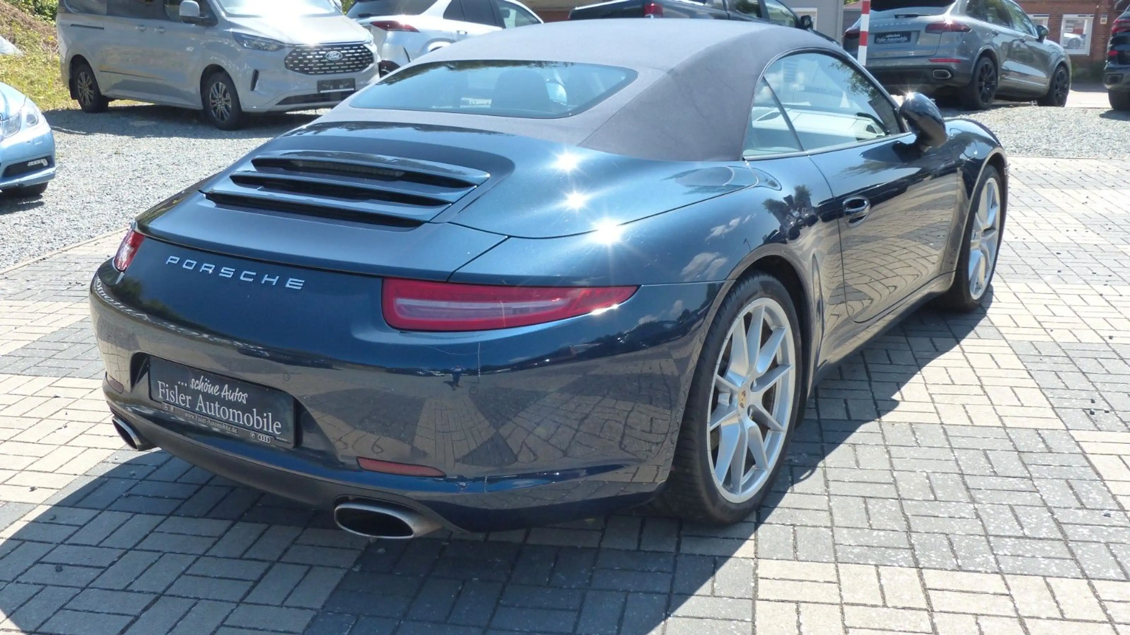 Porsche 911 Carrera Cabriolet tolle Farbkombi wenig KM — photo 24