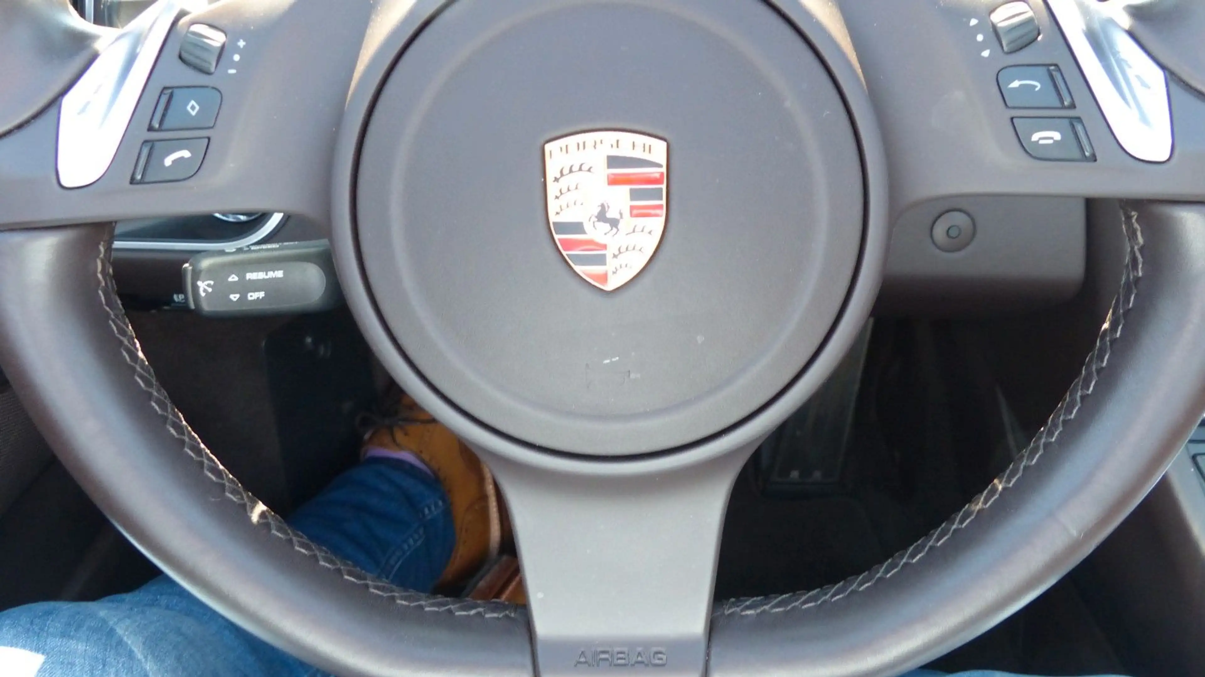 Porsche 911 Carrera Cabriolet tolle Farbkombi wenig KM — photo 17