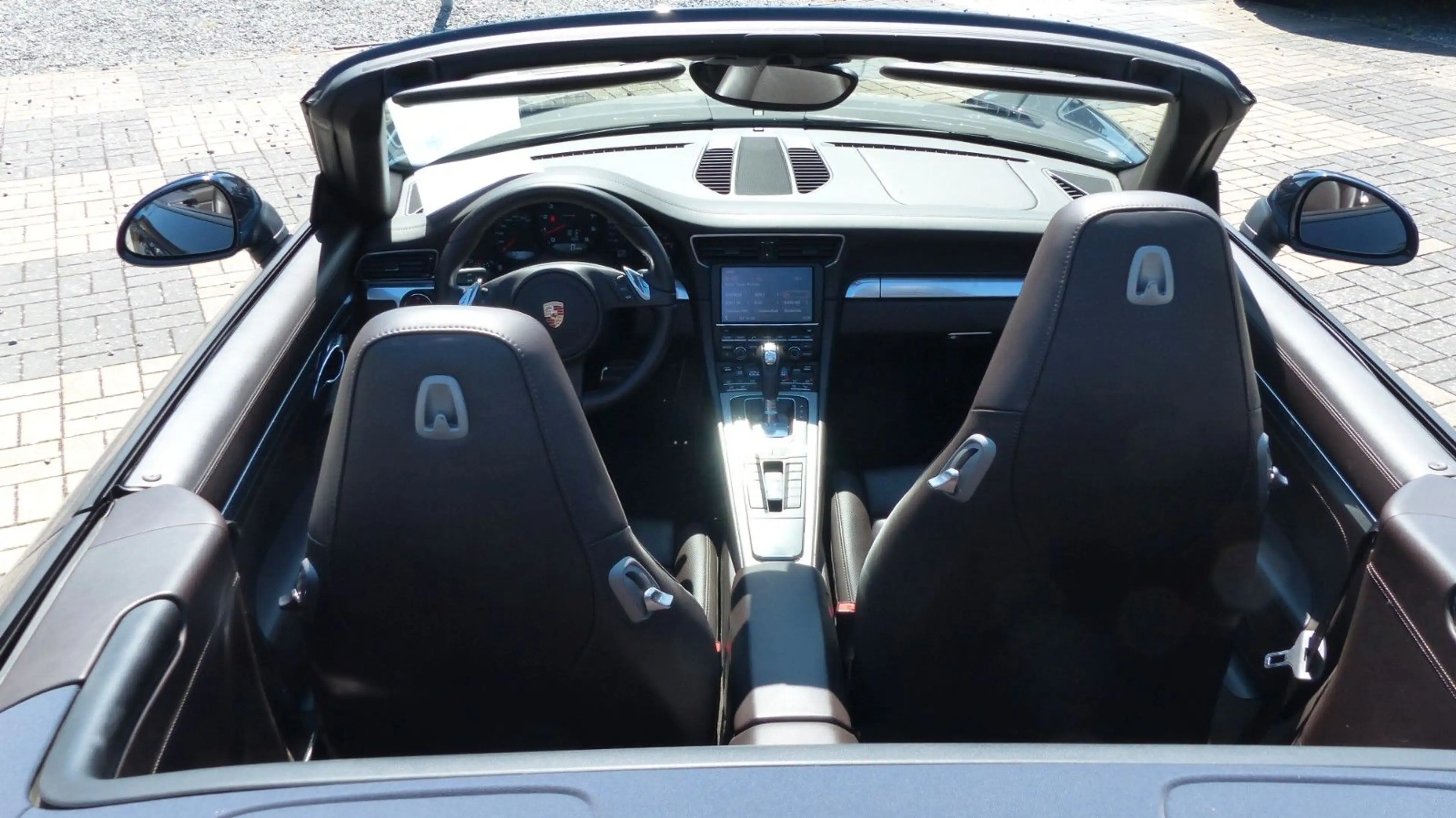 Porsche 911 Carrera Cabriolet tolle Farbkombi wenig KM — photo 12