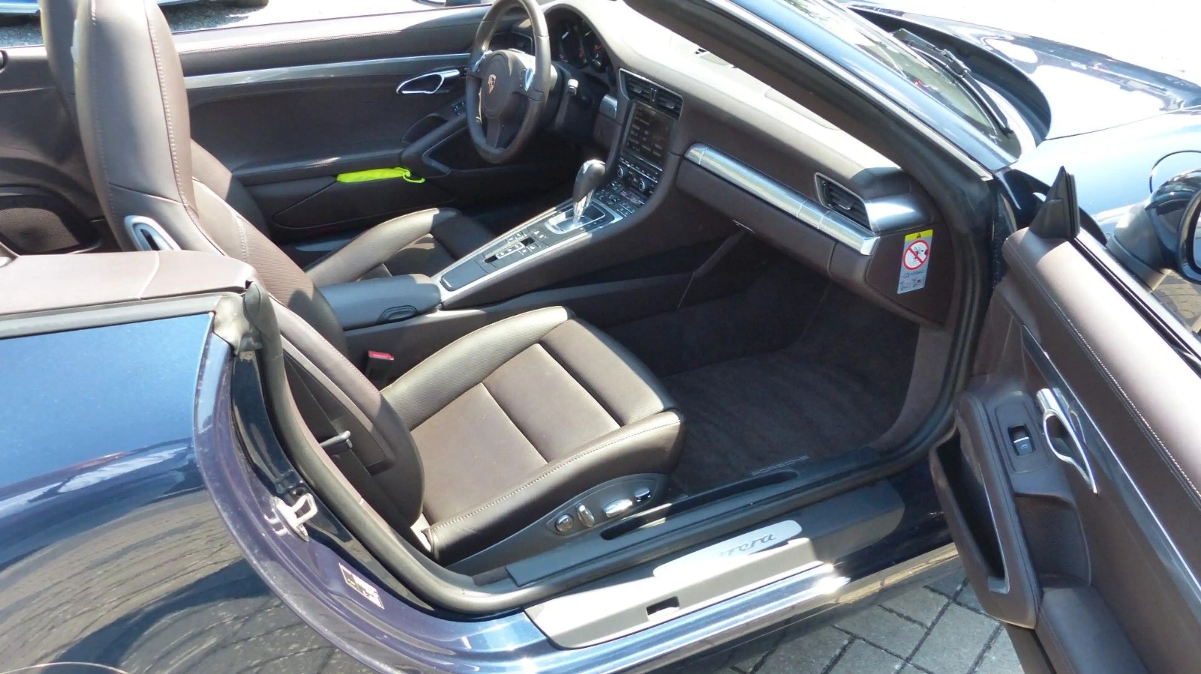 Porsche 911 Carrera Cabriolet tolle Farbkombi wenig KM — photo 13