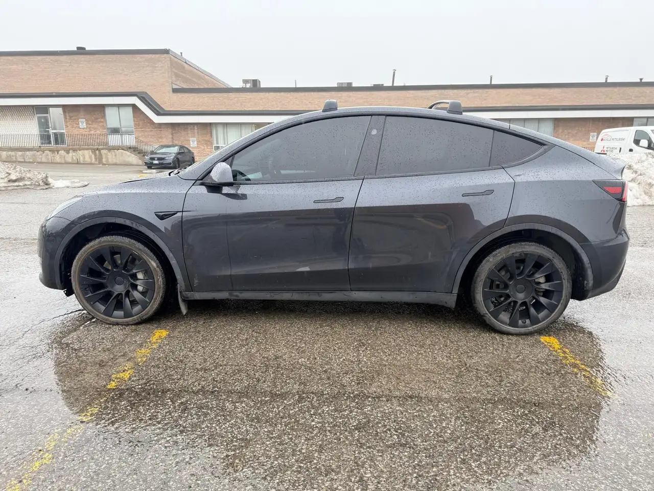 Tesla Model Y снимка Tesla Model Y