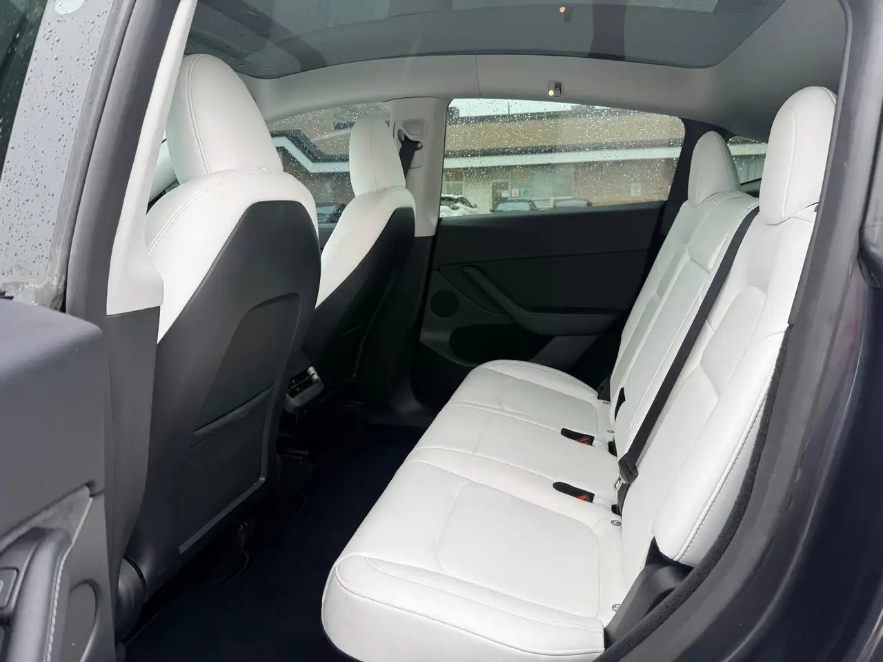 Tesla Model Y снимка Tesla Model Y