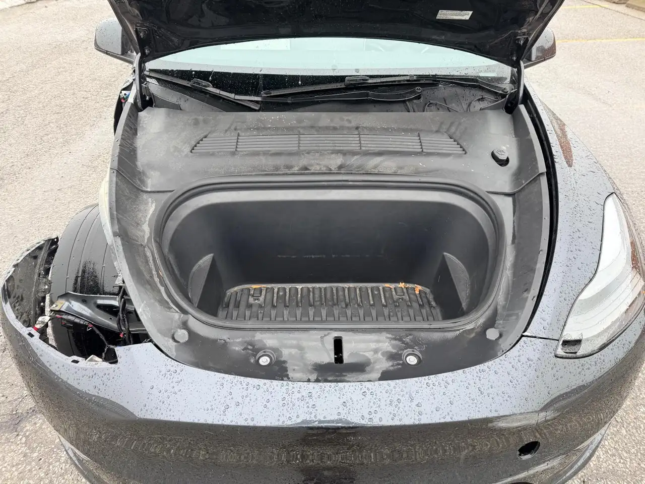 Tesla Model Y снимка Tesla Model Y