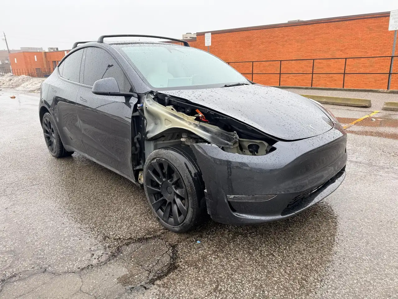 Tesla Model Y снимка Tesla Model Y