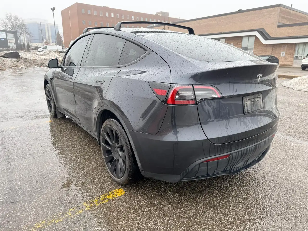 Tesla Model Y снимка Tesla Model Y