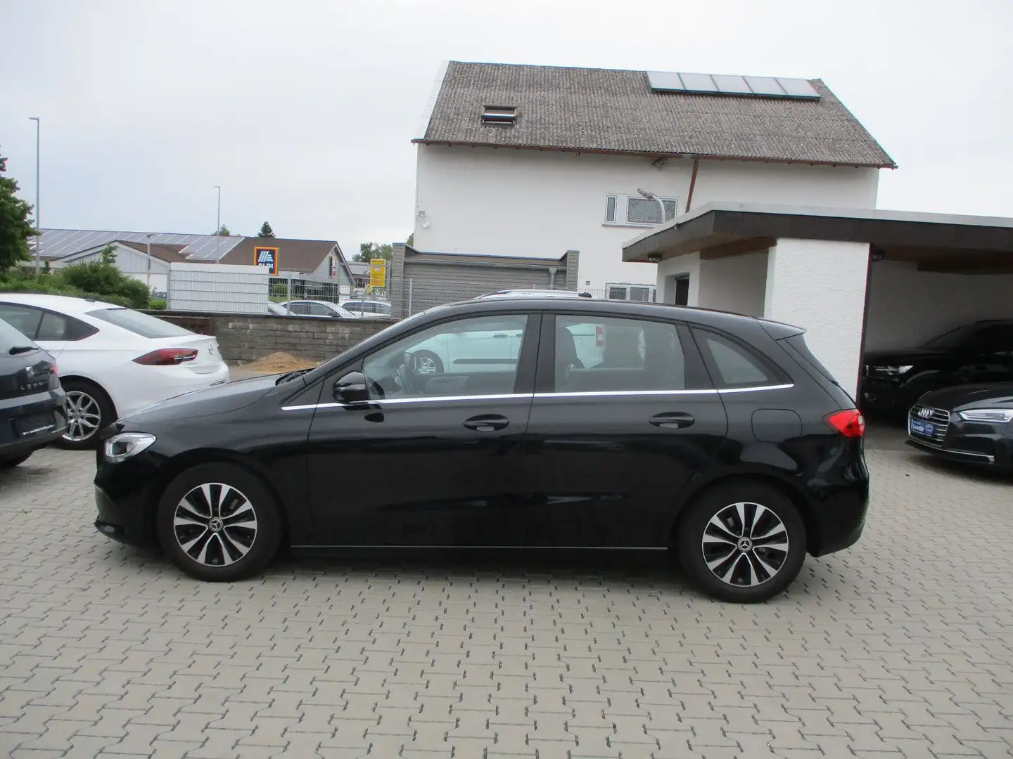 Mercedes-Benz B 200 d NAVI KAMERA LEDER MEMORY PDC SITZH SPURH Schwarz - 1
