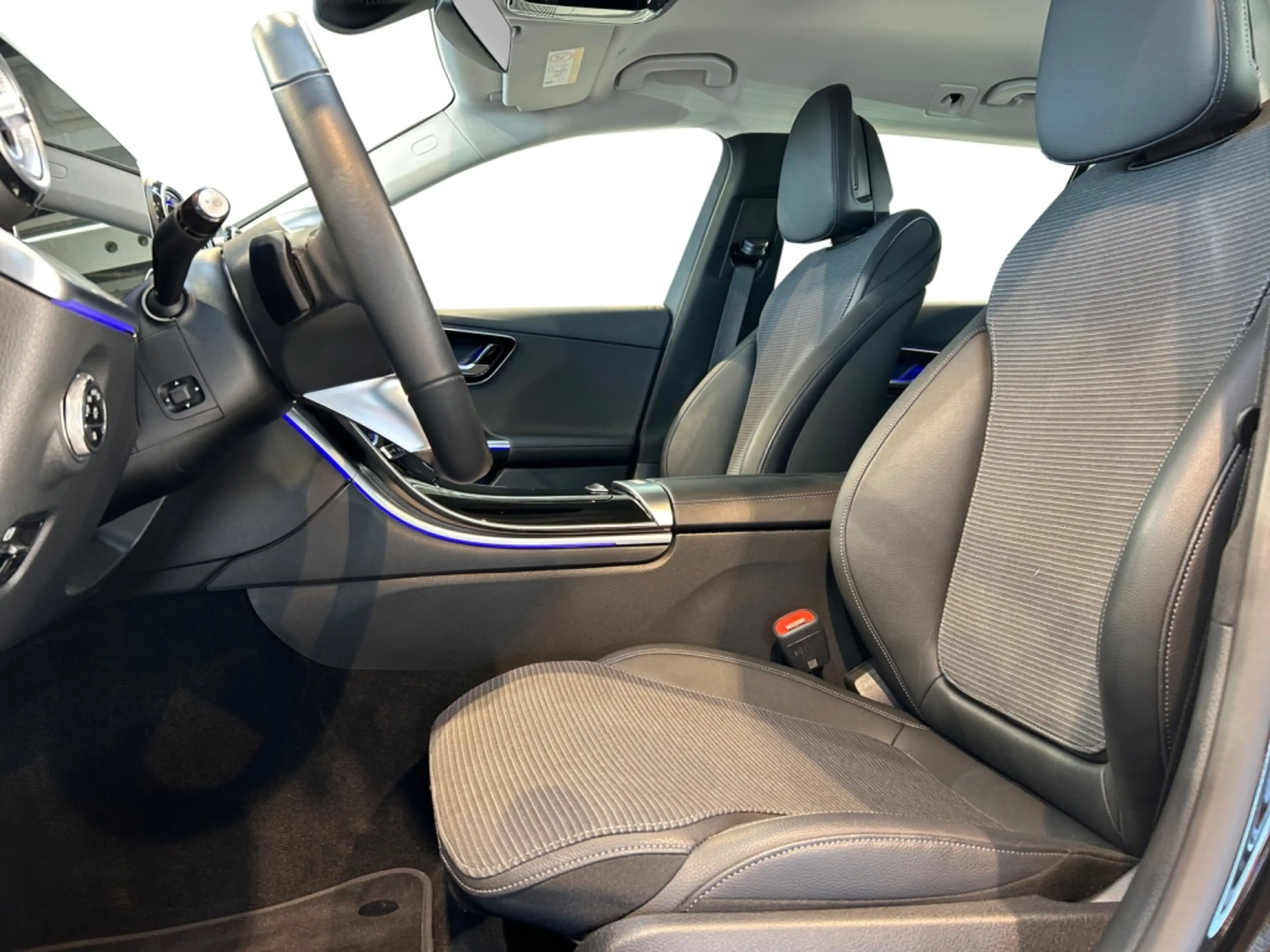 Mercedes-Benz C 180 T Avantgarde Avantgarde+MBUX+Wide+Cam+LED — photo 9