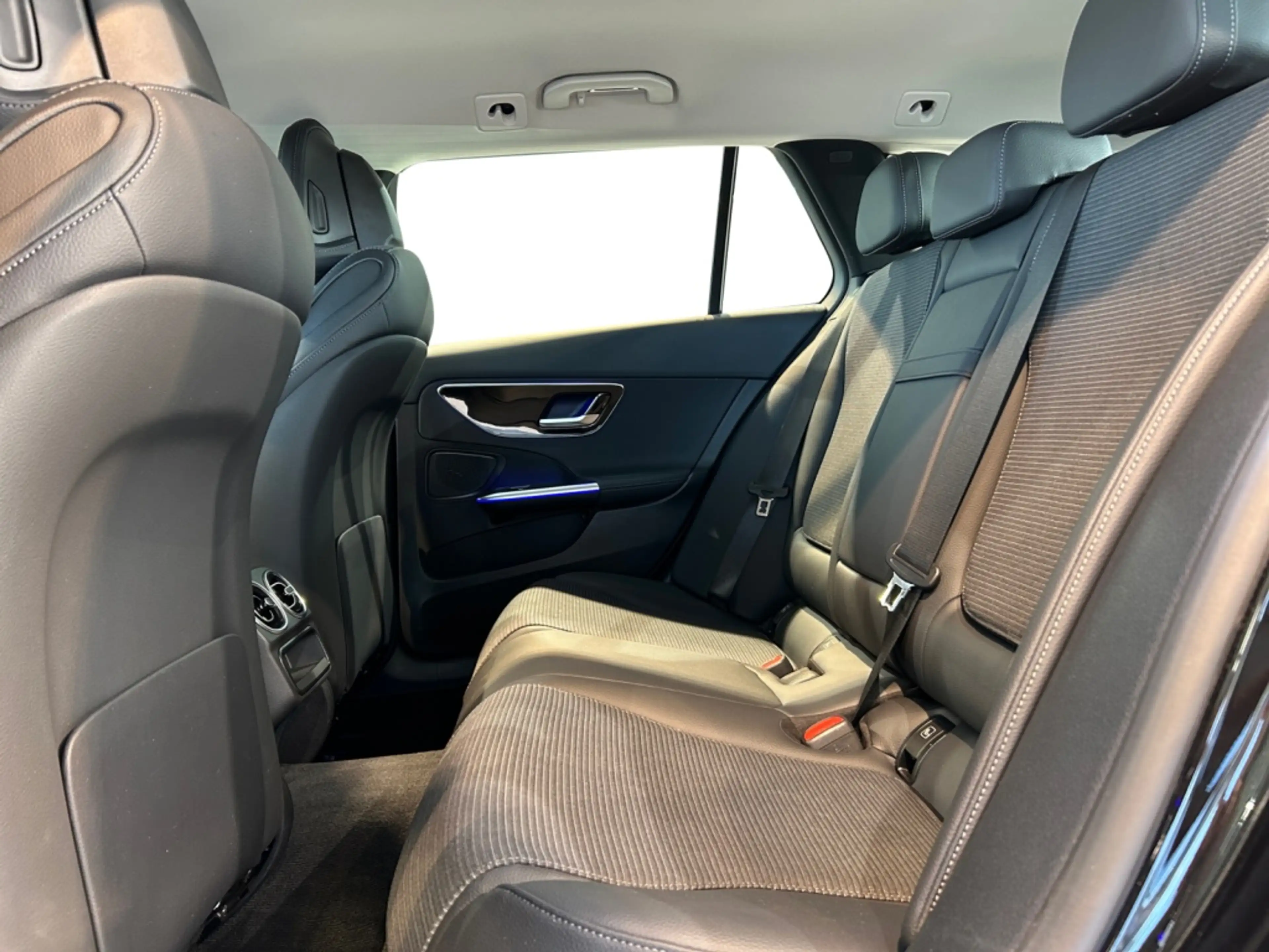 Mercedes-Benz C 180 T Avantgarde Avantgarde+MBUX+Wide+Cam+LED — photo 11