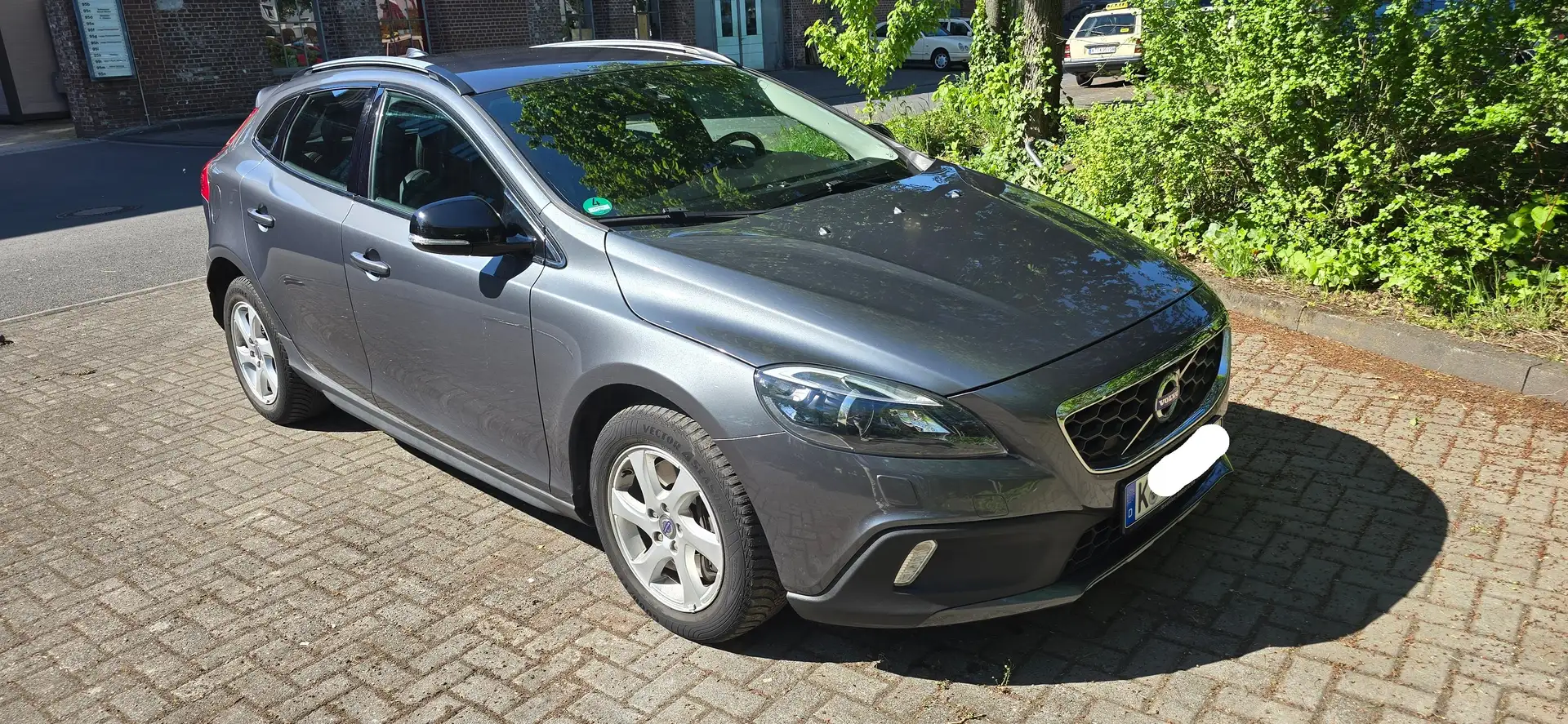 Volvo V40 Cross Country V40 Cross Country Diesel D3 Geartr-Moment. Standh. Argintiu - 1
