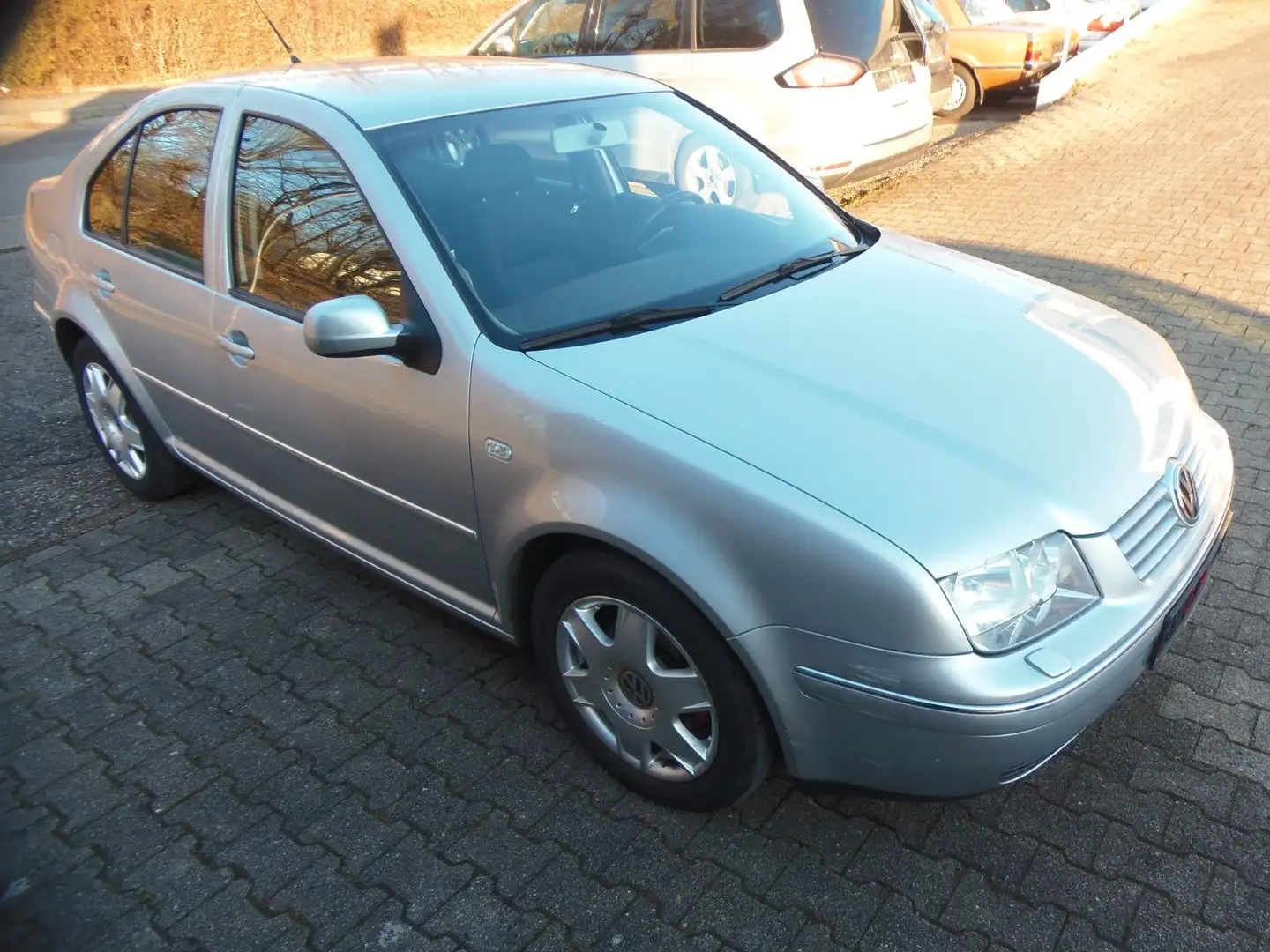 Volkswagen Bora 2.0 Special KD.TÜV.ZR NEU Silber - 1