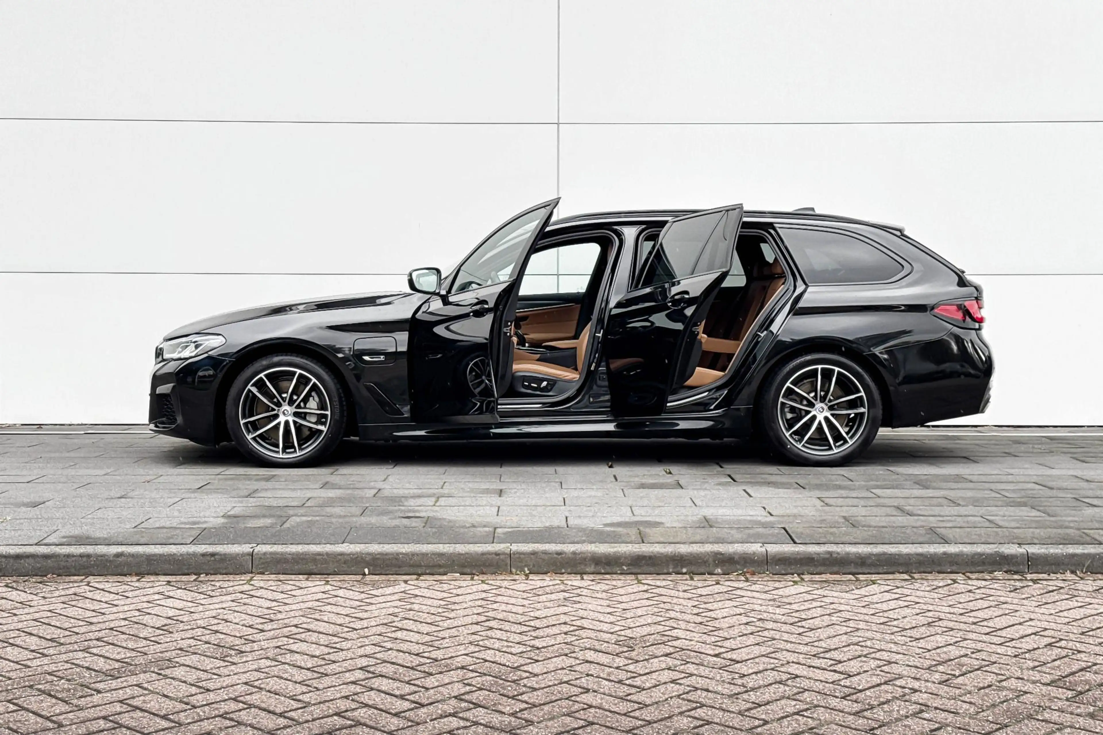 BMW 530 5 Serie Touring 530e xDrive Business Edition Plus — photo 3