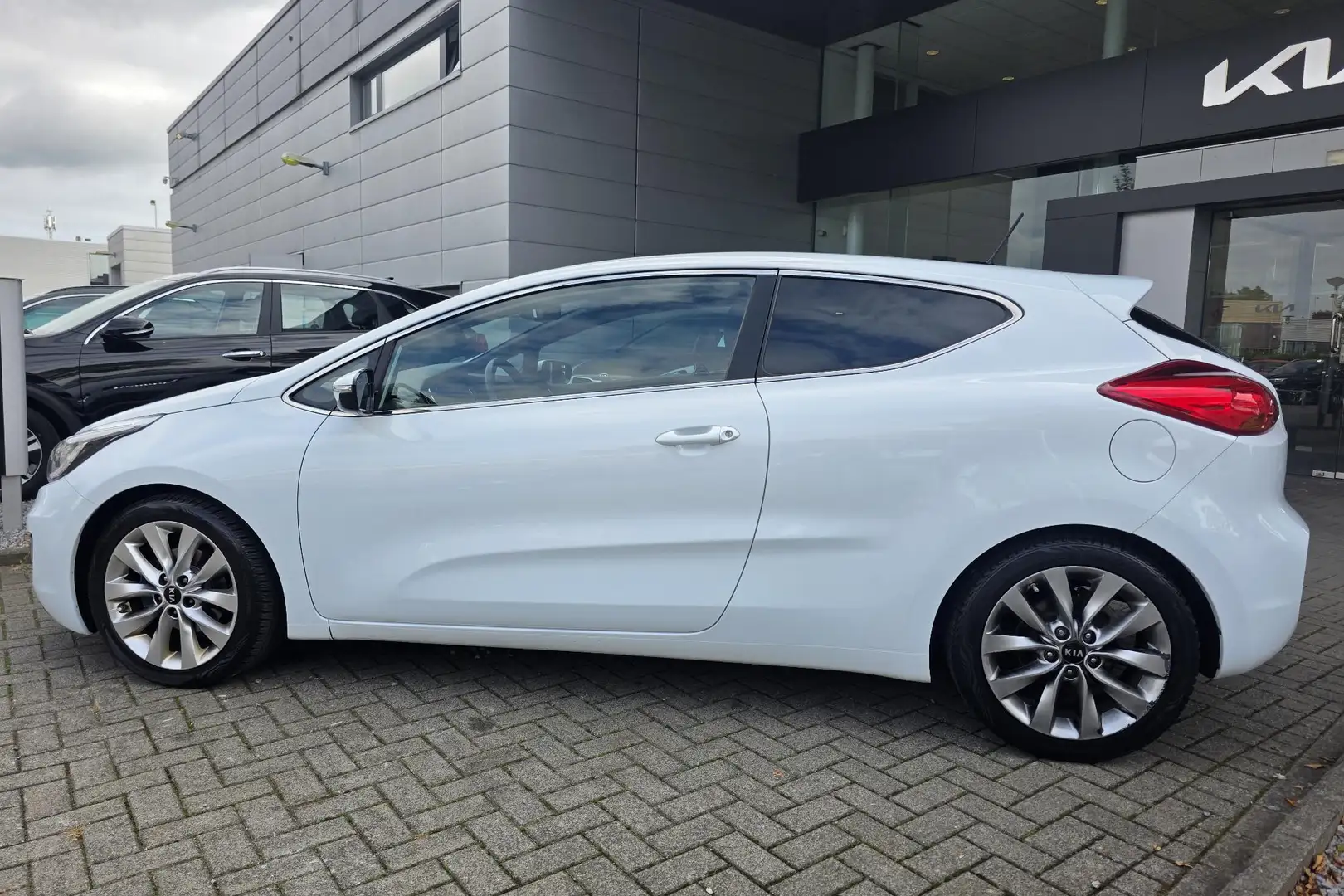 Kia ProCeed / pro_cee'd 1.6 GDI BusinessLine Navigatie | Camera | LED | Cl Blanc - 2