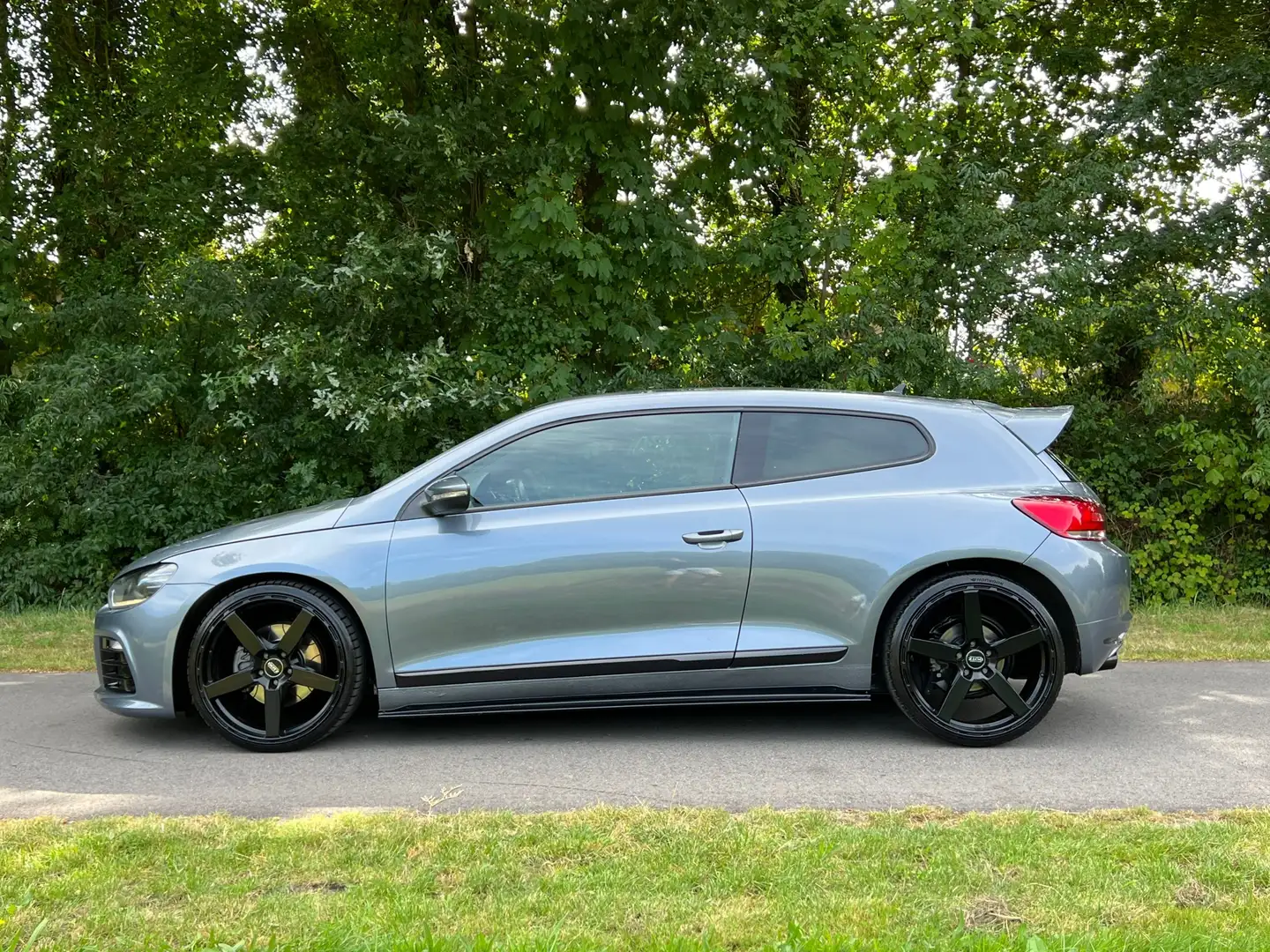 Volkswagen Scirocco 2.0 TSI Highline Plus | Automaat + Cruise Nu € 8.9 Grijs - 2