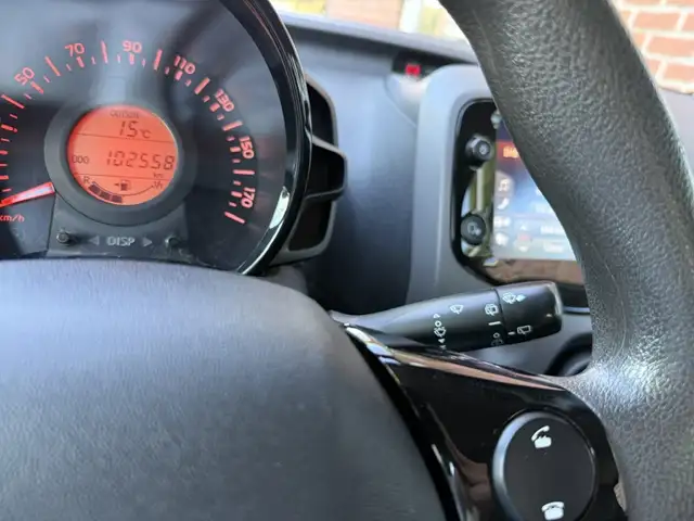 Peugeot 108 view 16