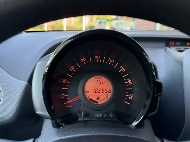 Peugeot 108 view 9
