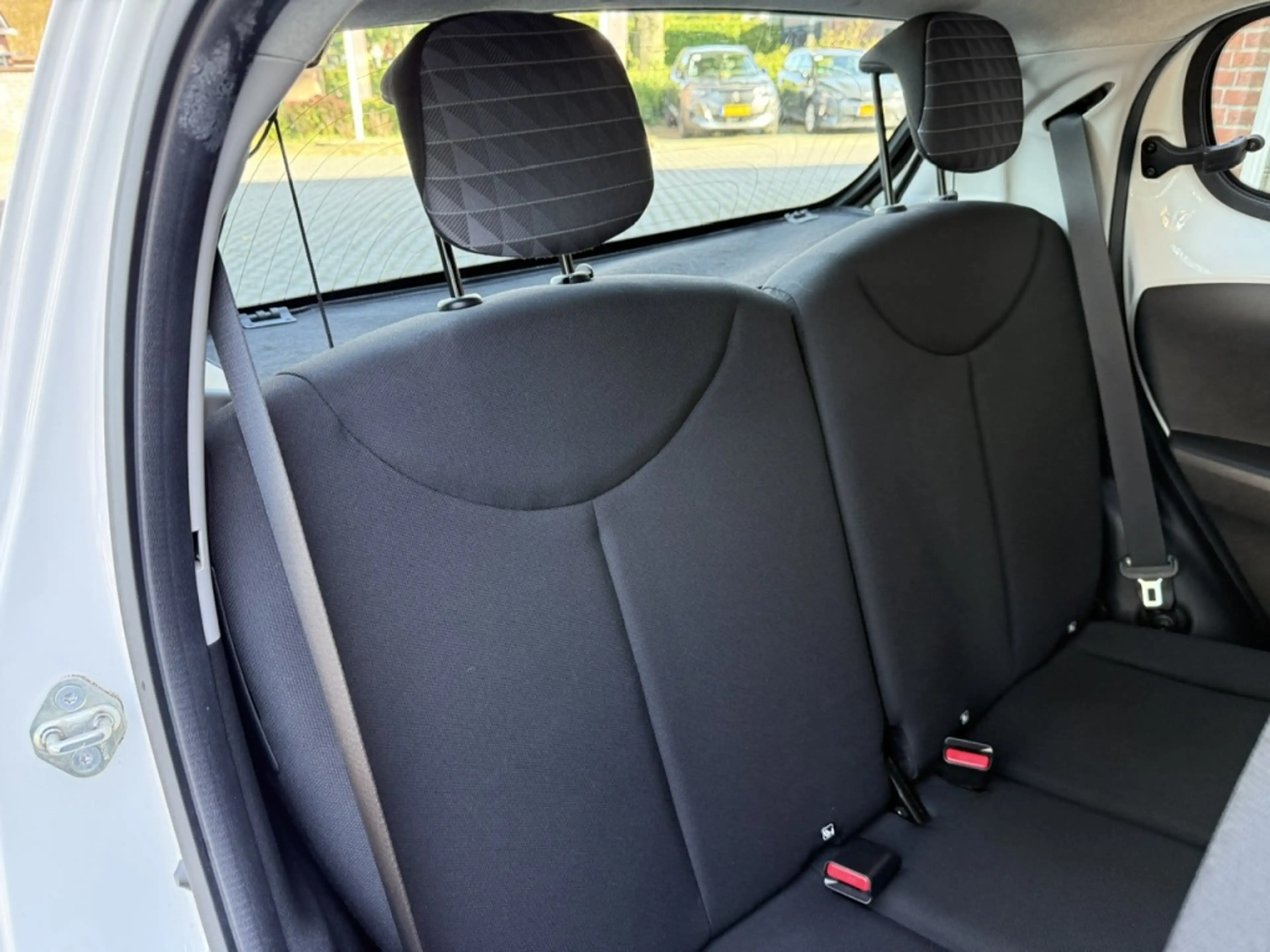 Peugeot 108 1.0 e-VTi Active CARPLAY / CAMERA / ANDROID.AUTO / — photo 31