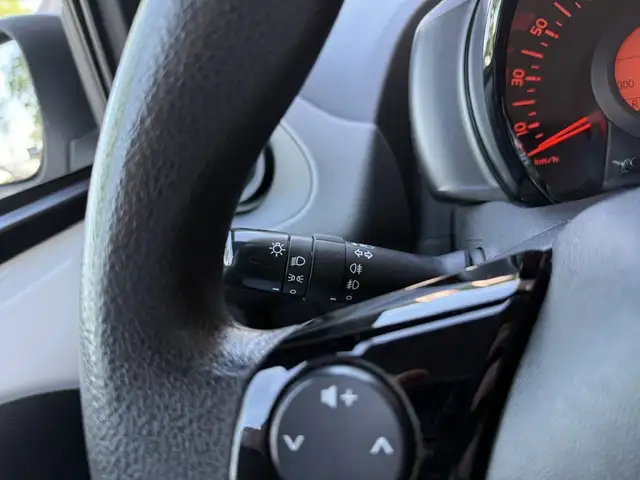 Peugeot 108 view 17