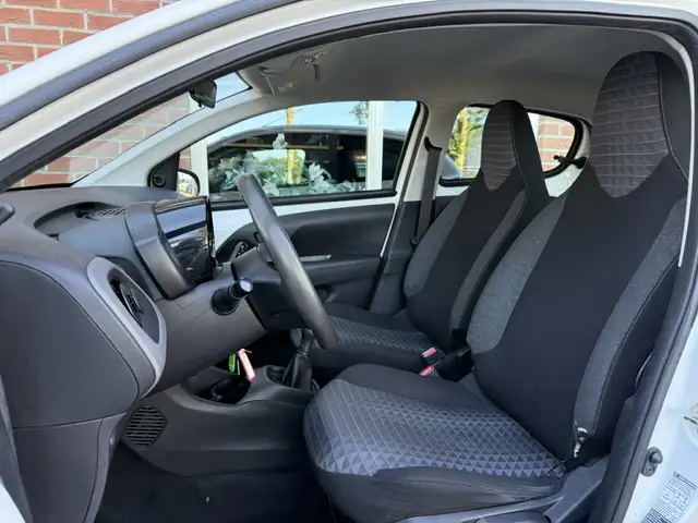 Peugeot 108 view 5