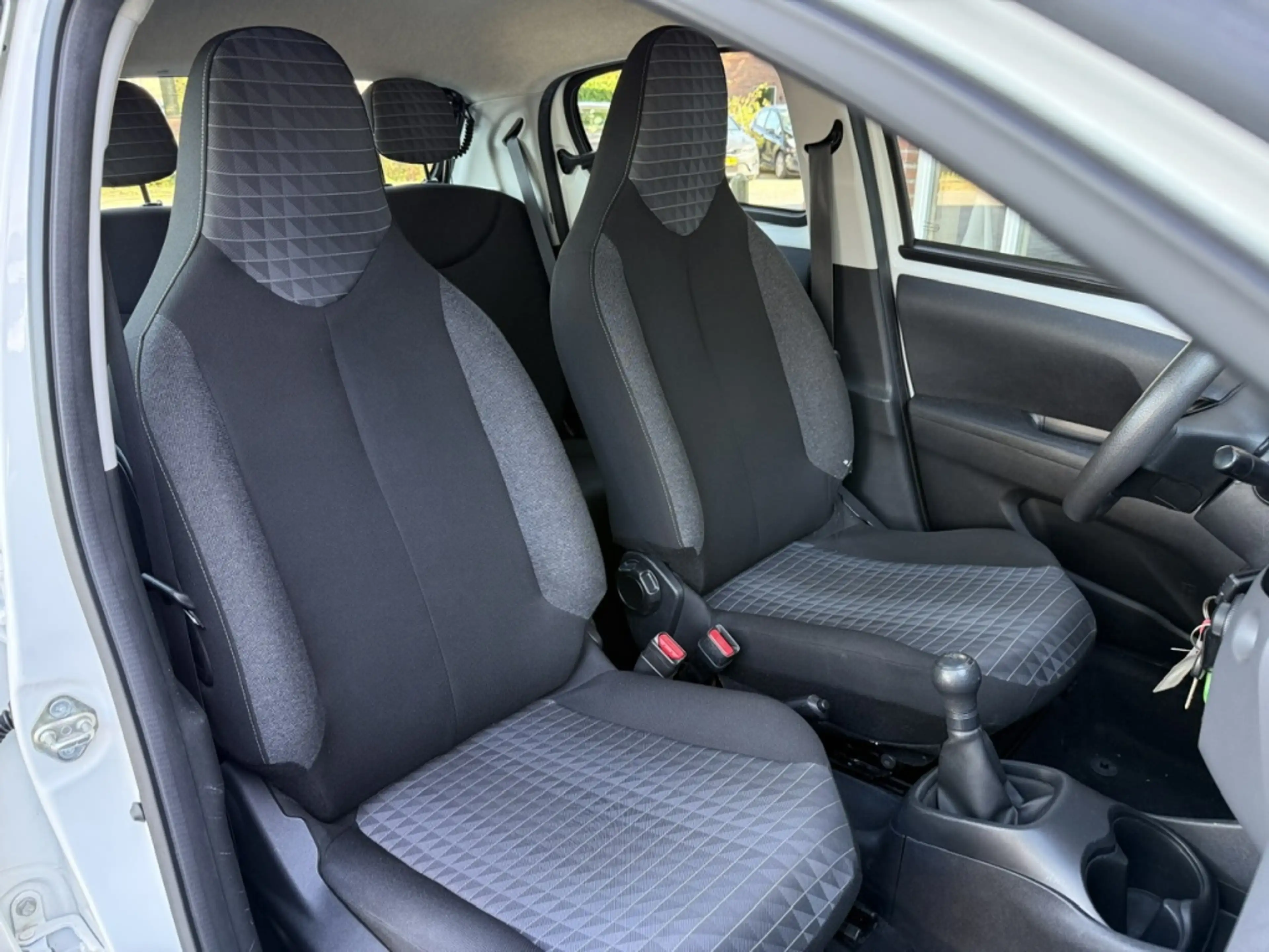 Peugeot 108 1.0 e-VTi Active CARPLAY / CAMERA / ANDROID.AUTO / — photo 32
