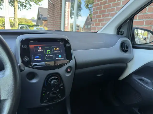 Peugeot 108 view 29