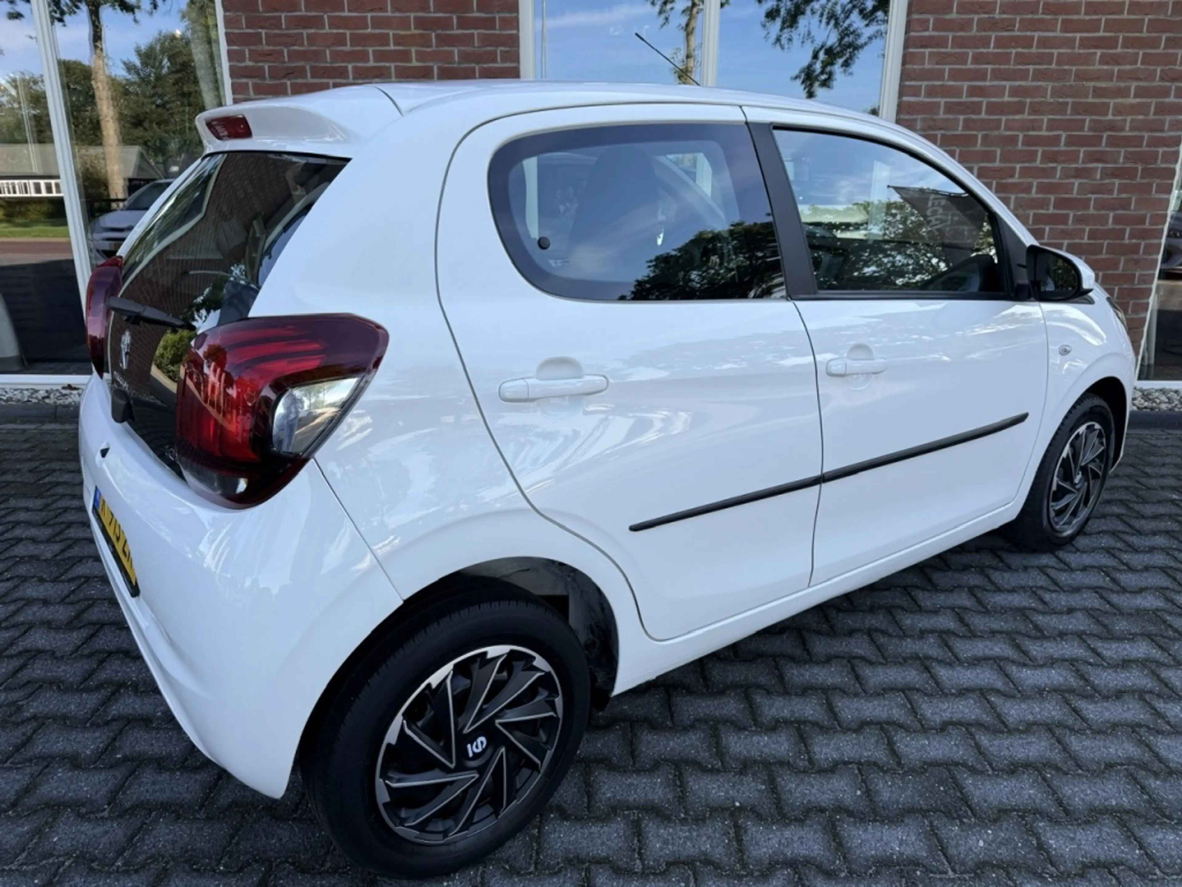 Peugeot 108 1.0 e-VTi Active CARPLAY / CAMERA / ANDROID.AUTO / — photo 35