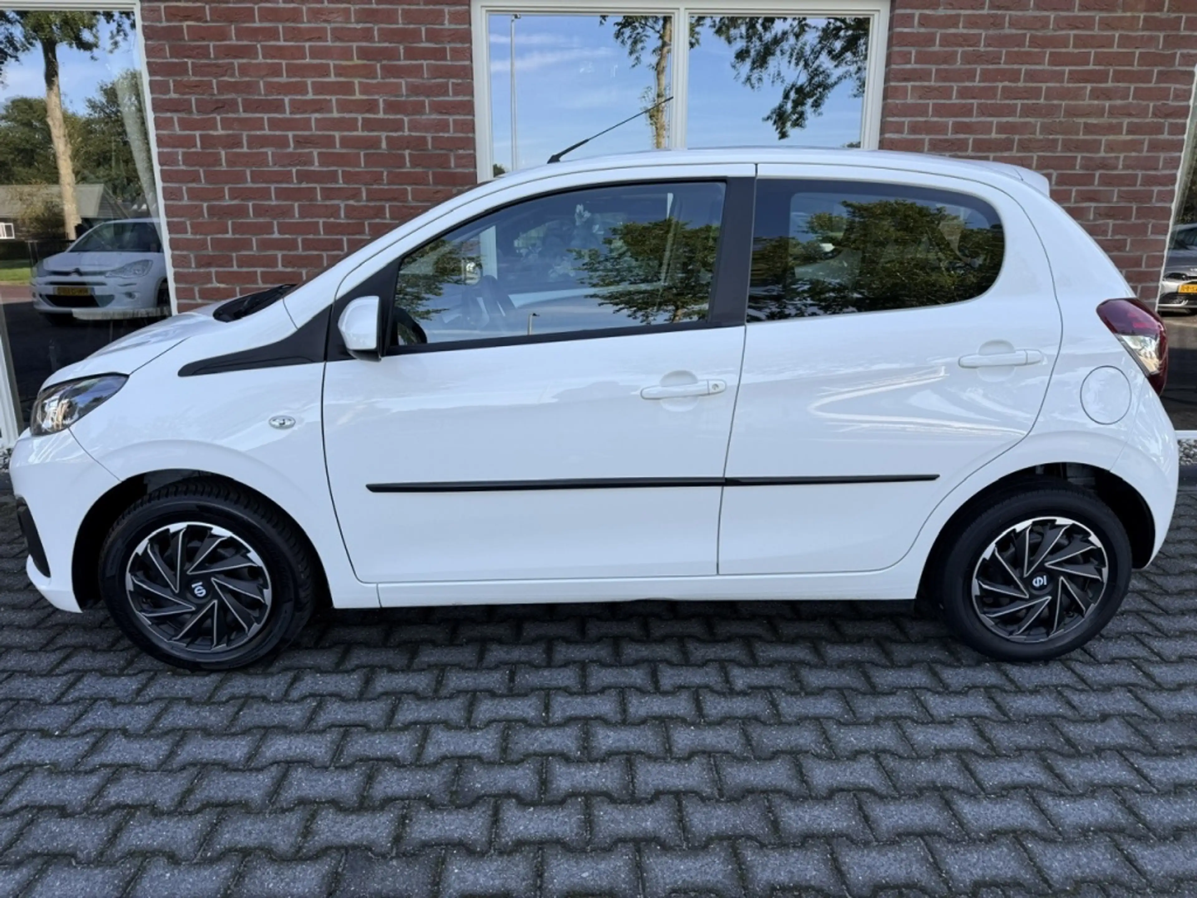 Peugeot 108 1.0 e-VTi Active CARPLAY / CAMERA / ANDROID.AUTO / — photo 2
