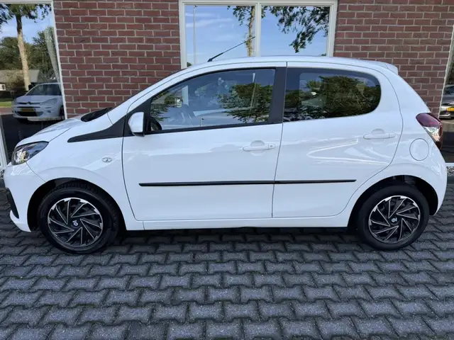 Peugeot 108 view 2