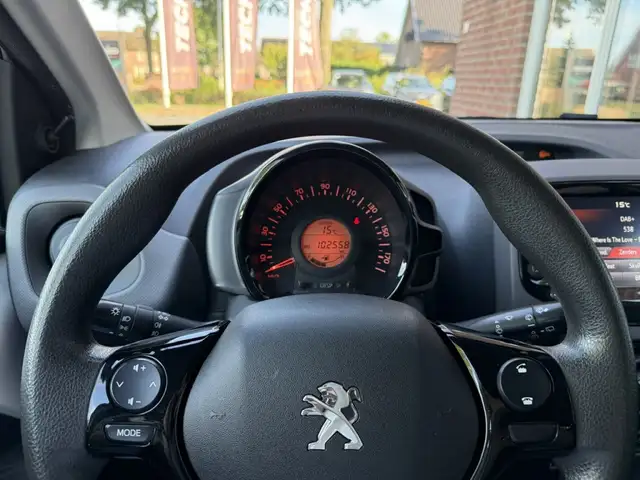 Peugeot 108 view 8