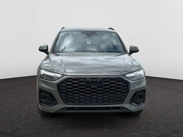 Audi Q5 view 3