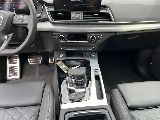 Audi Q5 view 12