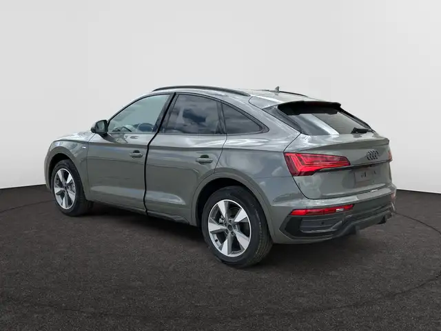 Audi Q5 view 2