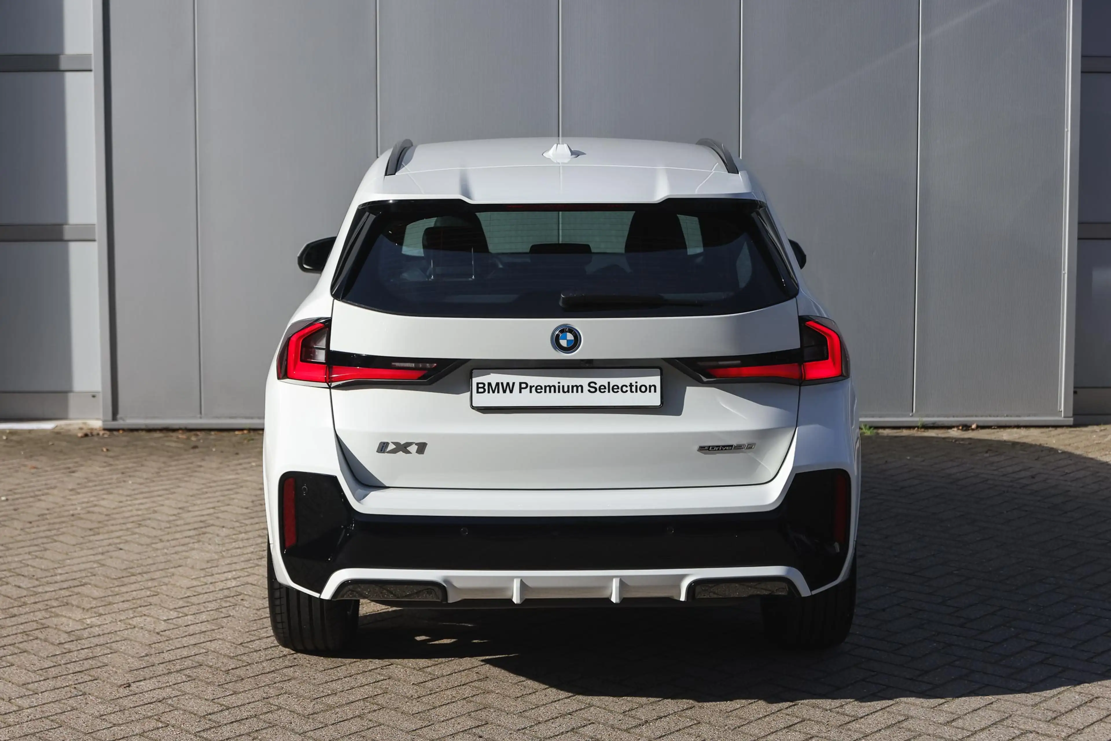 BMW iX1 eDrive20 M Sport / Sportstoelen / Comfort Access / — photo 6