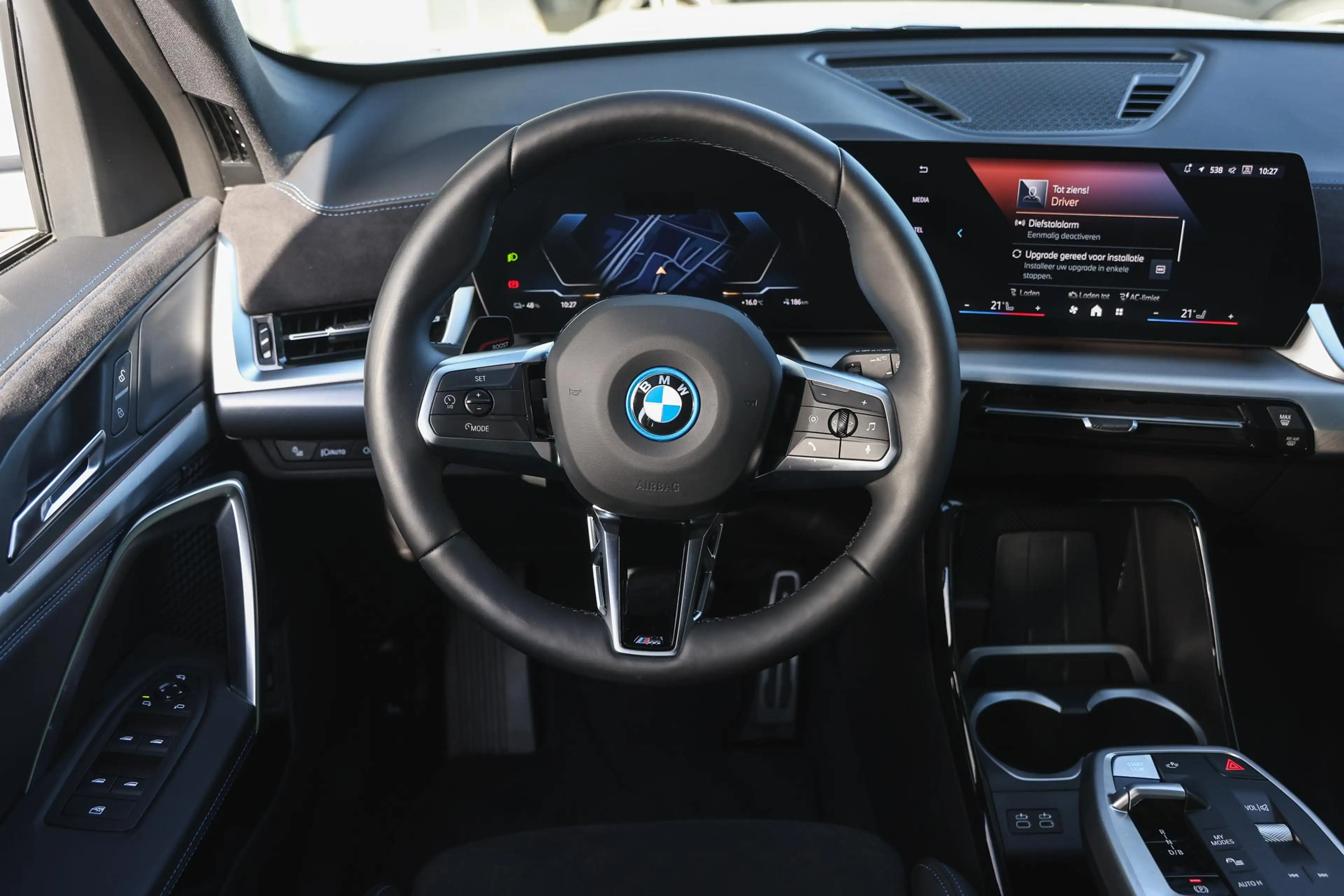 BMW iX1 eDrive20 M Sport / Sportstoelen / Comfort Access / — photo 3